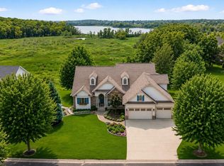 2185 Gallery Ct, Victoria, MN 55386