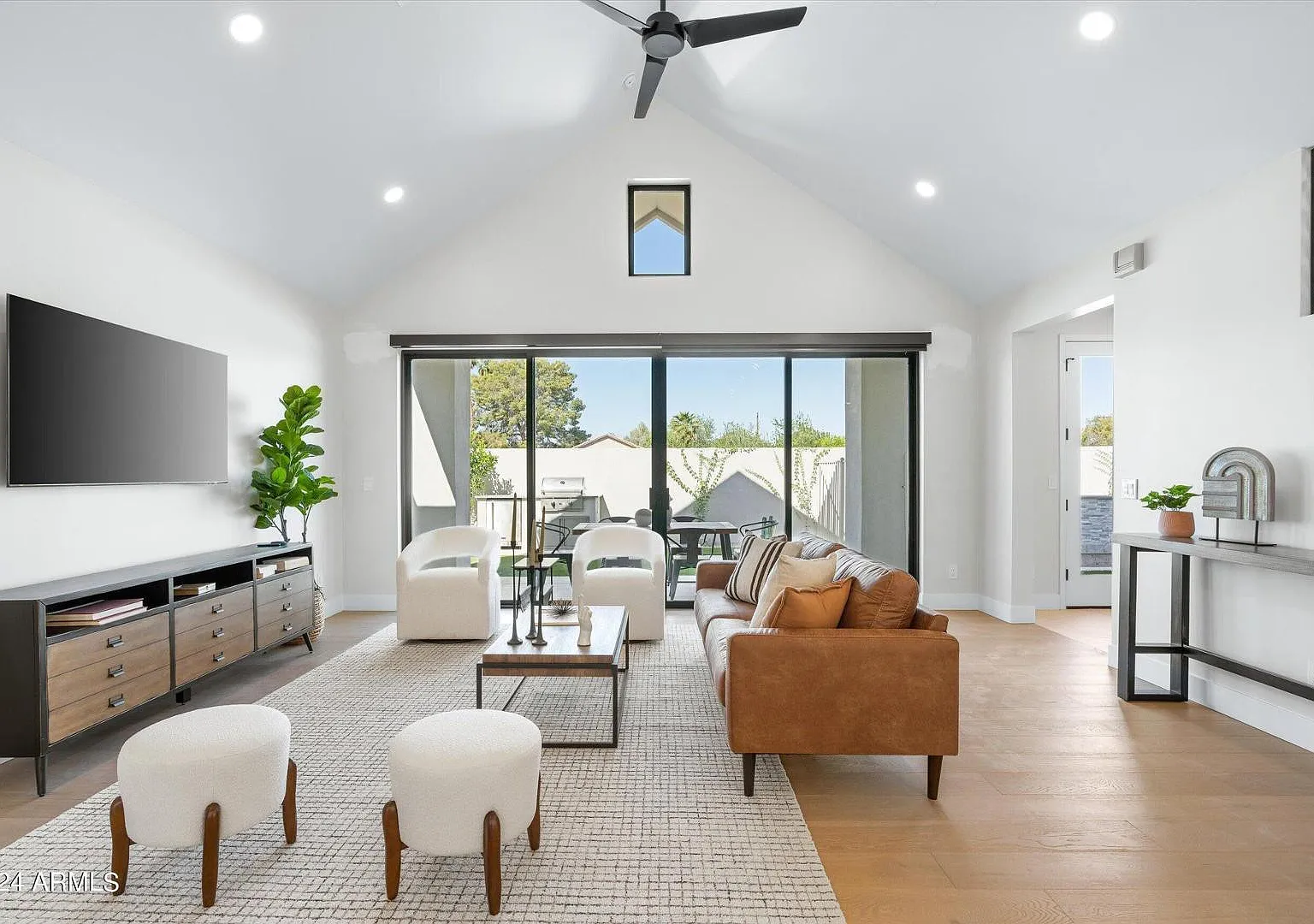 4 bed, 3.5 bath, 2696 sqft, $6,000 — Photo 3