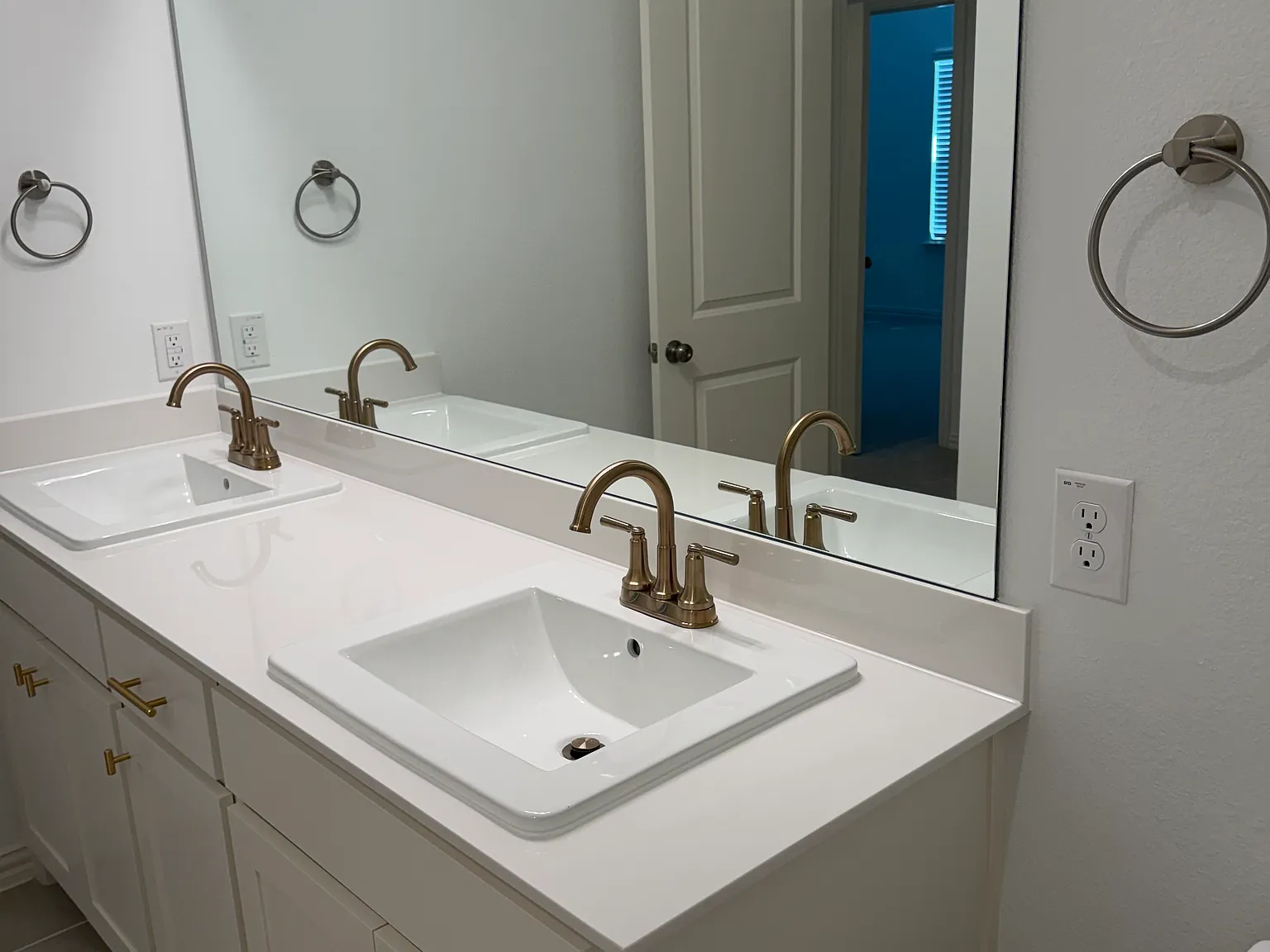 3 bed, 2.5 bath, 2115 sqft, $2,895 — Photo 3