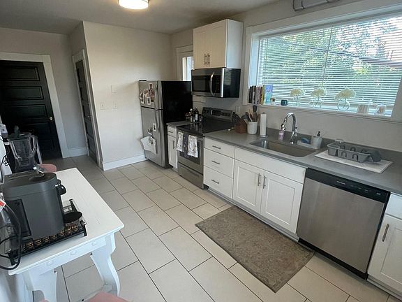 5th image of 411 N Allen Ave #1