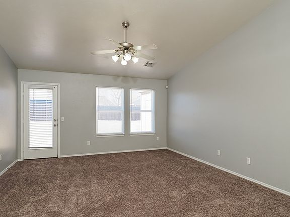5th image of 917 Danbury Pl