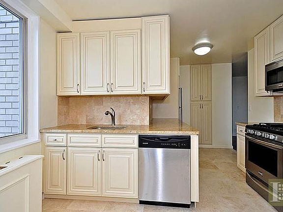 3rd image of 3333 Henry Hudson Pkwy APT 18E