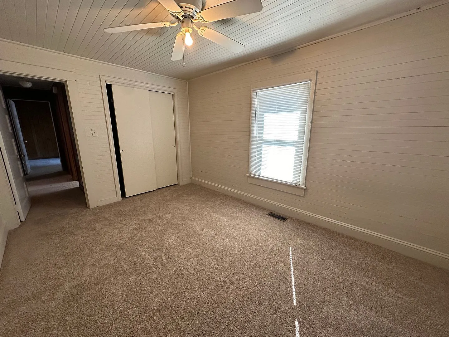 Lots of Space — Photo 4
