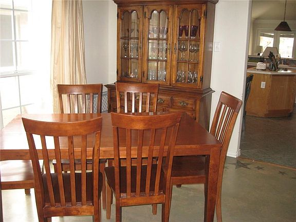 5th image of 8853 Sunset Trace Dr