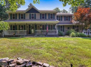 117 Carols Ln, Lords Valley, PA 18428