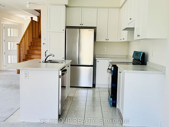 5th image of 1032 Crowsnest Holw