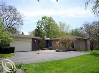 2897 W Wattles Rd, Troy, MI 48098