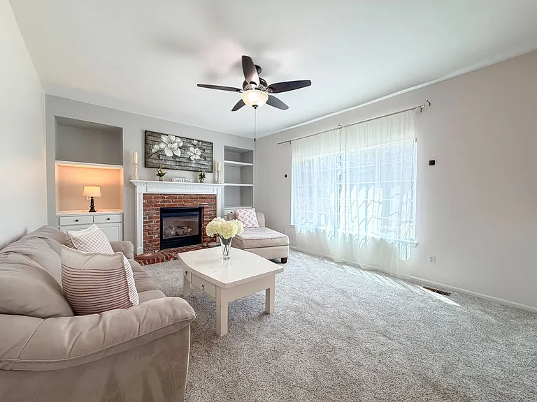 9794 Newcastle Dr — Photo 10