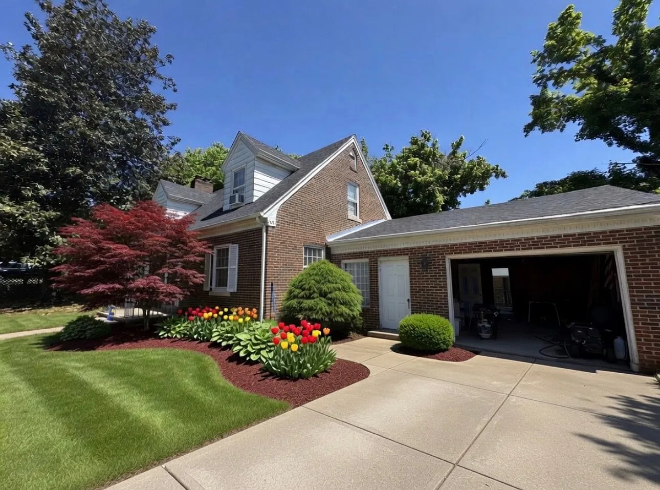 220 N Wilson Ave — Photo 1
