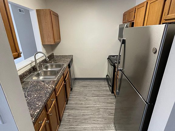 2nd image of 15 Birch Glen Dr Unit A