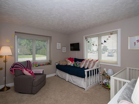 5th image of 101 Clubhouse Dr Unit 11