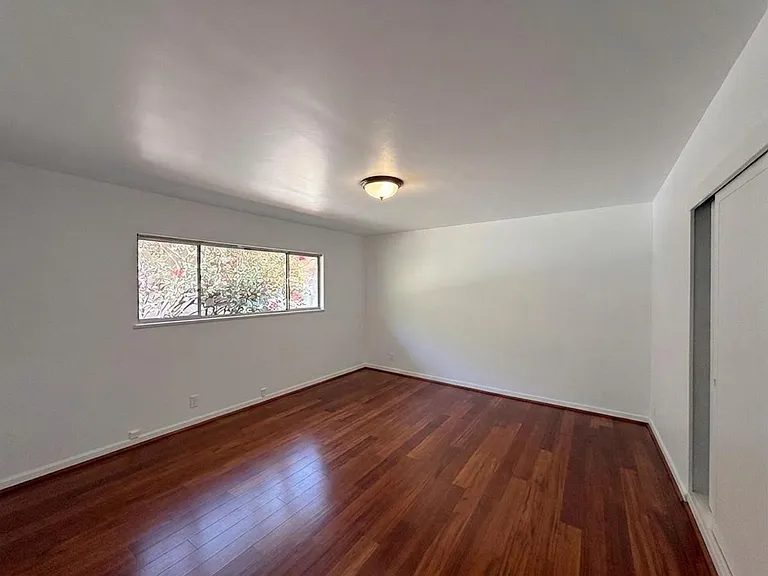 2120 Highland Oaks Dr — Photo 8