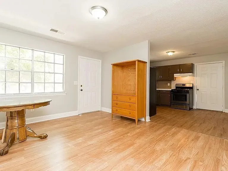 482 Arthur St SW — Photo 6