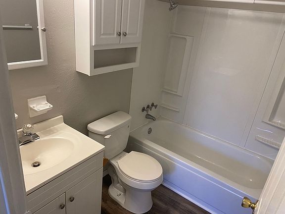 5th image of 3706 Greenwood Blvd #17
