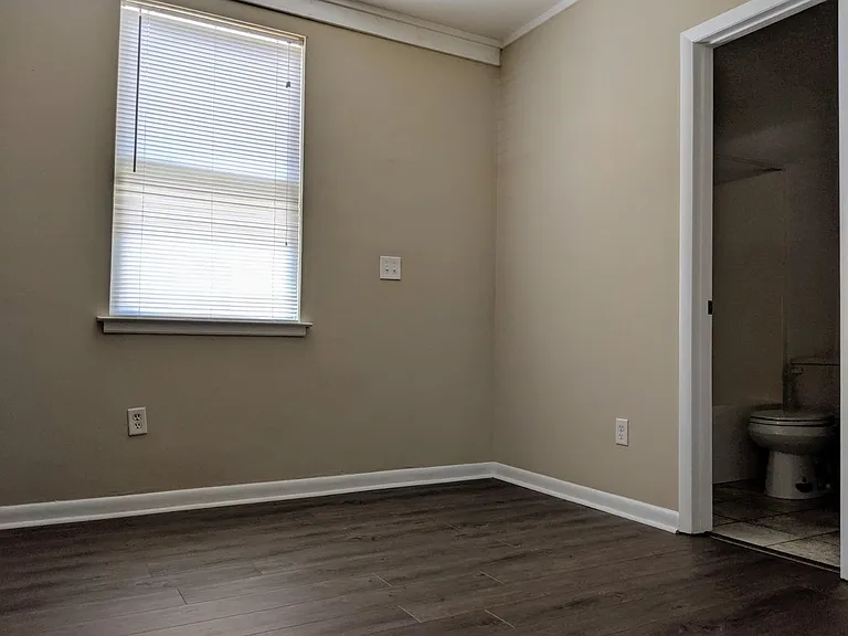 806 Essex Dr — Photo 6