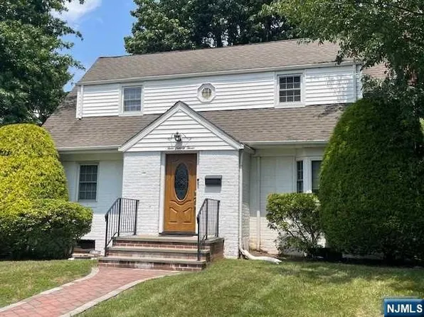493 Emerson Ave, Teaneck, NJ 07666