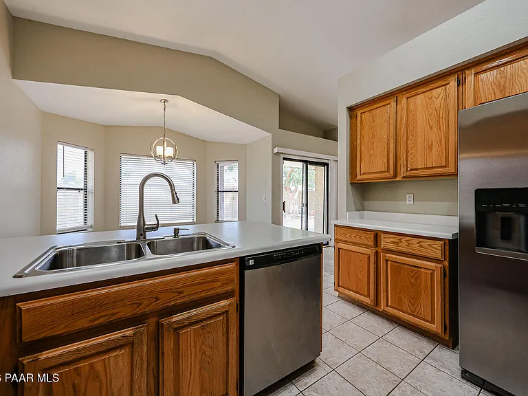 6320 W Paradise Ln — Photo 2