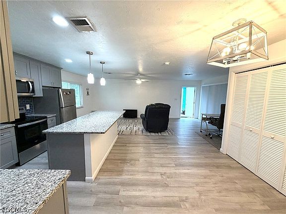 4th image of 3032 SE Santa Barbara Pl APT 2