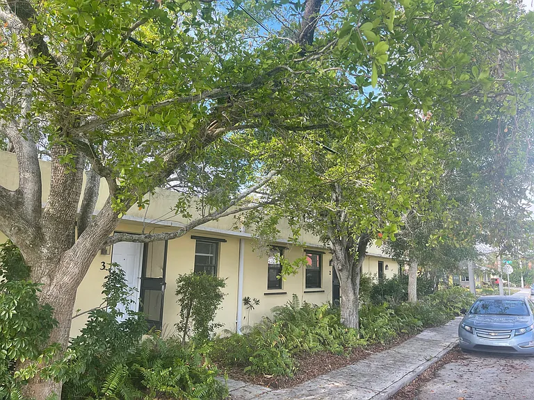 1130 N Federal Hwy #1 — Photo 2