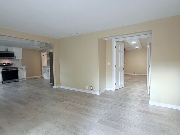 4th image of 1117 W Howe St #A