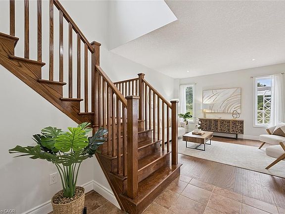 5th image of 329 Westpark Cres