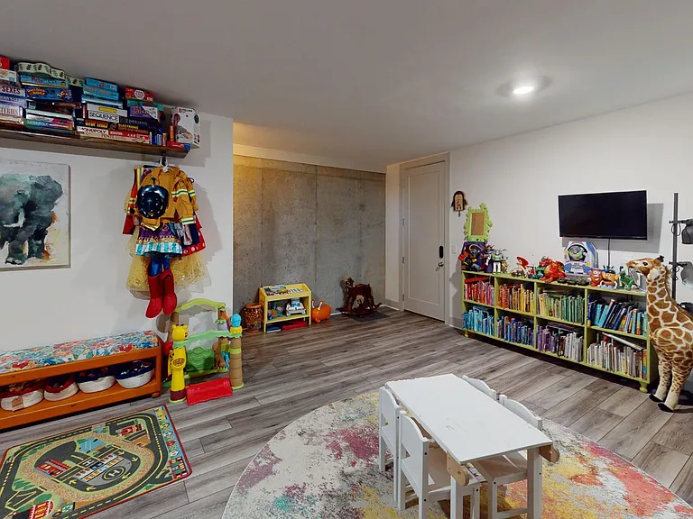 7075 Fain Park Dr — Photo 30