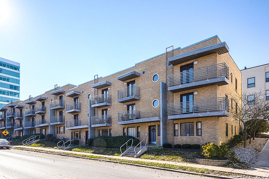 1st image of 4528 Broadway Unit 4-G