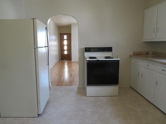 5th image of 657 Thayer St
