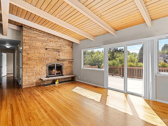 4th image of 17102 Ambaum Boulevard S