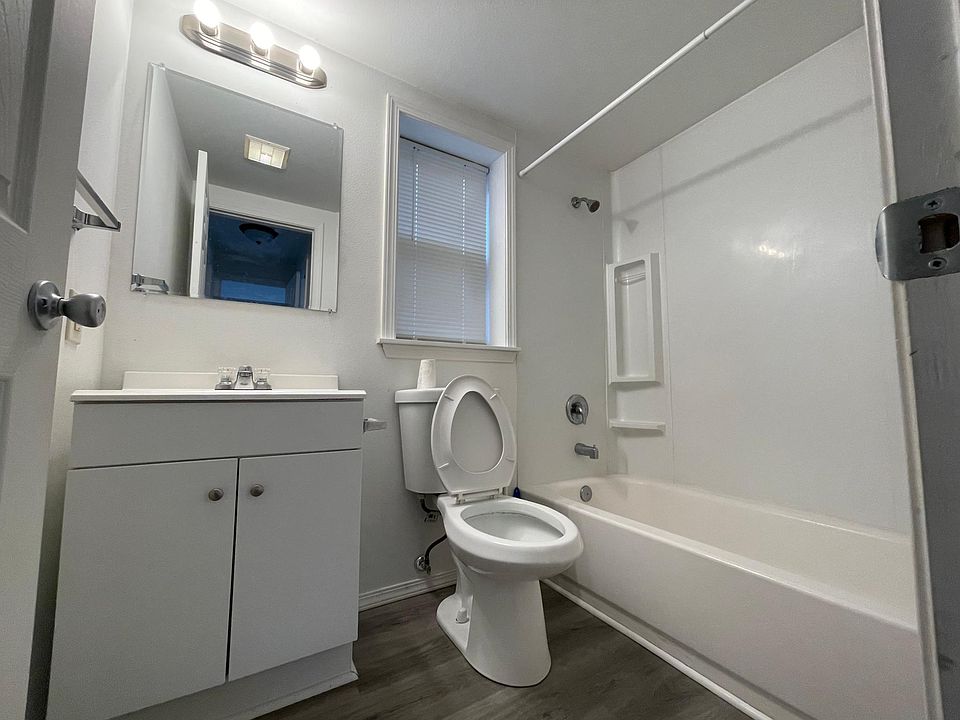 Full bath with tub