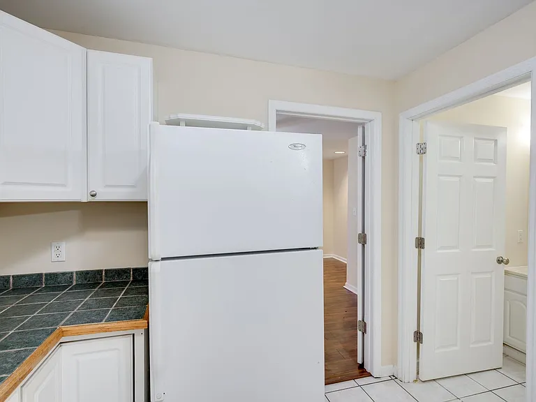 714 Broad St #B — Photo 15