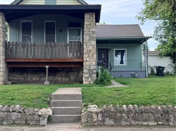 932 Dakota St, Leavenworth, KS 66048