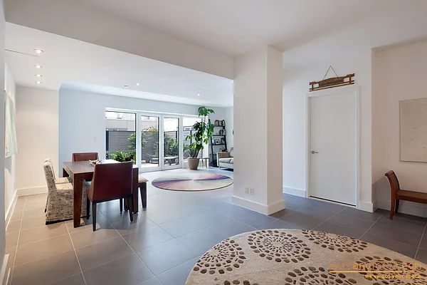 Sold by aptsandlofts.com | media 21