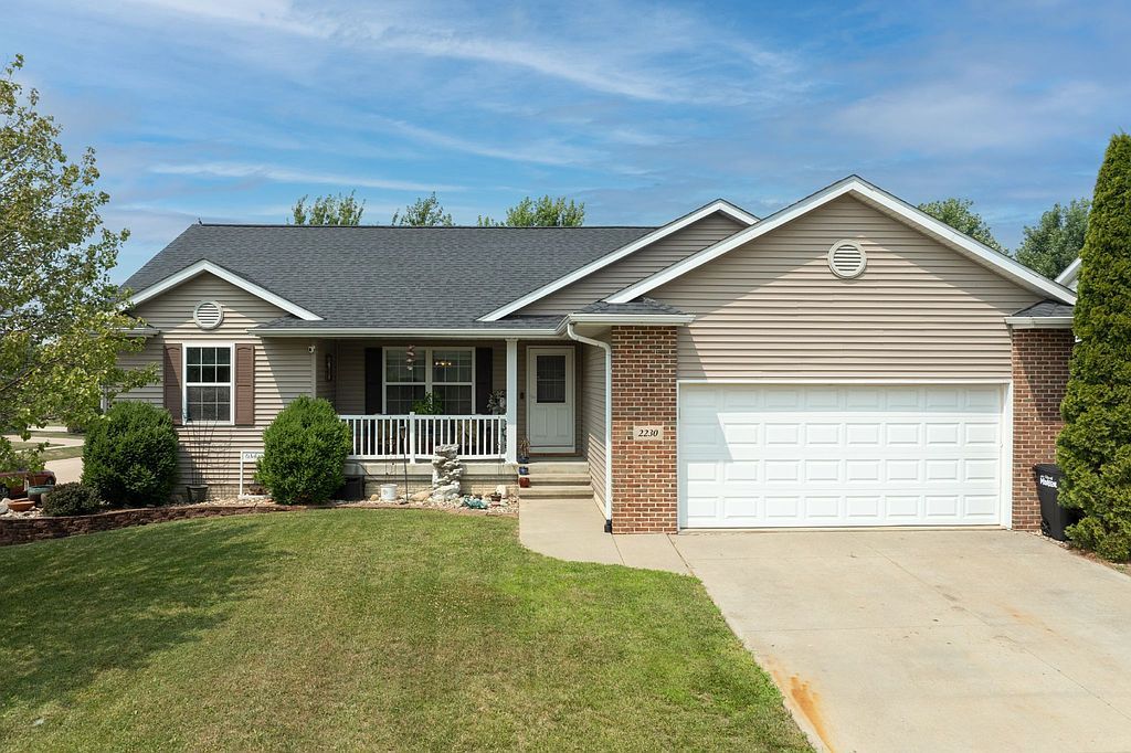 2230 Tamerac Cir - Property Image