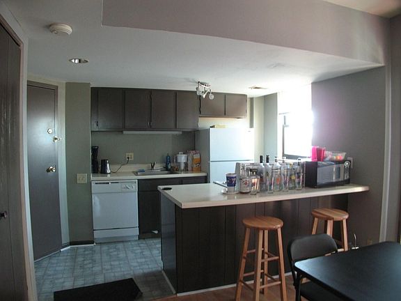 3rd image of 4168 Lindell Blvd