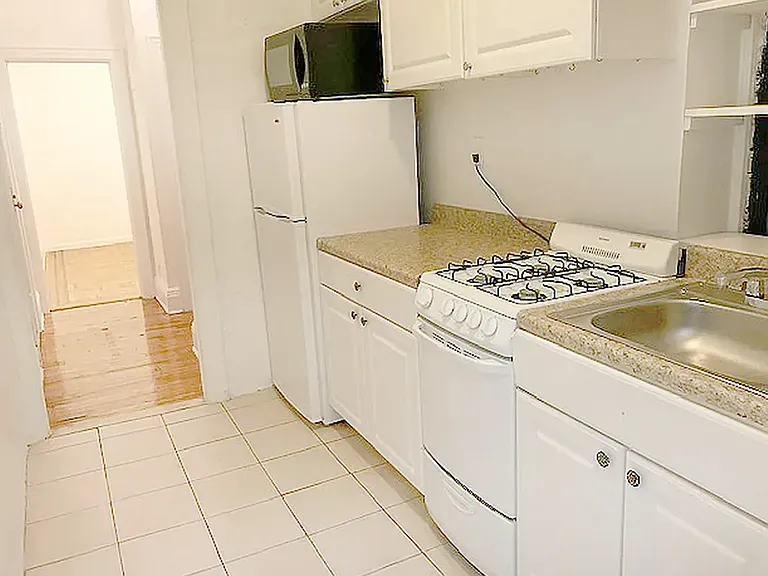 26 Perry St #1C — Photo 4