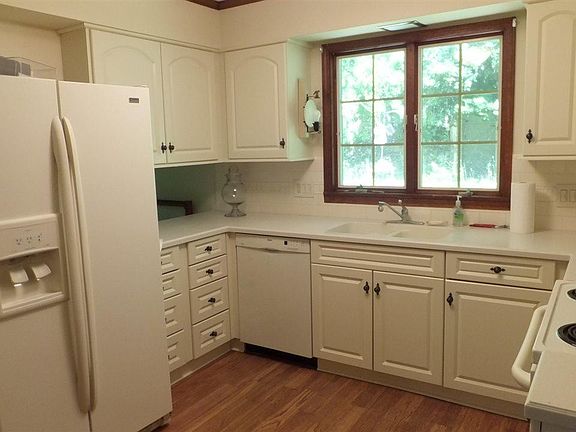 3rd image of 6130 Crystal Dr