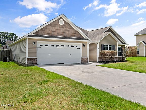 3rd image of 112 Pembury Way