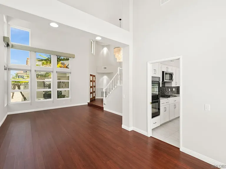 1068 Pacific Hill St — Photo 9
