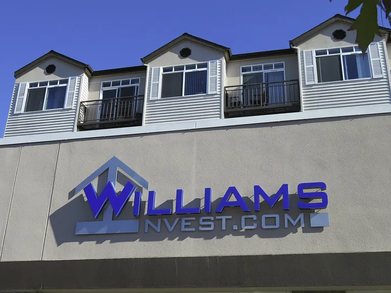 Colby Crest Apartments — Photo 22