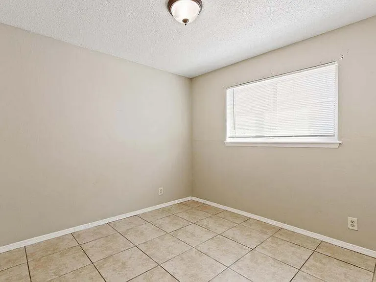 304 Carnival Dr — Photo 25
