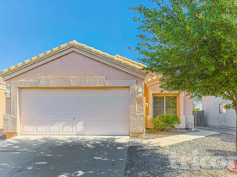 6740 E Summerset Rd — Photo 1