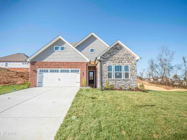 233 English Oak Ln, Lenoir City, TN 37771