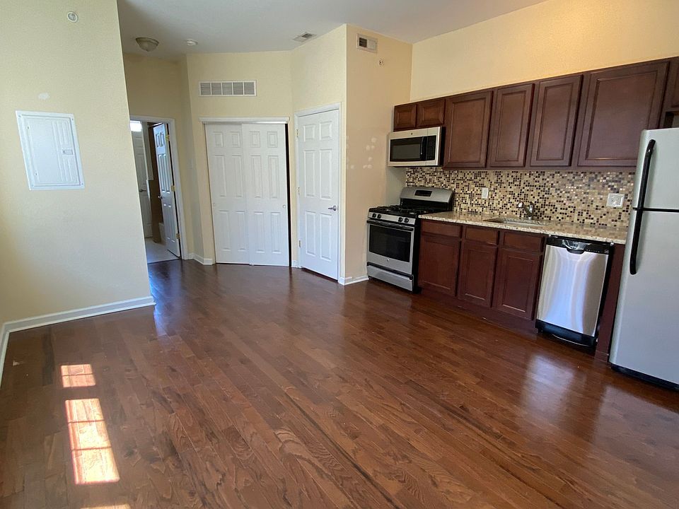 1st image of 4724 Chestnut St APT 4R