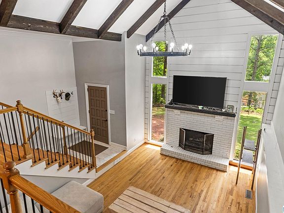 4th image of 5577 Surrey Ln