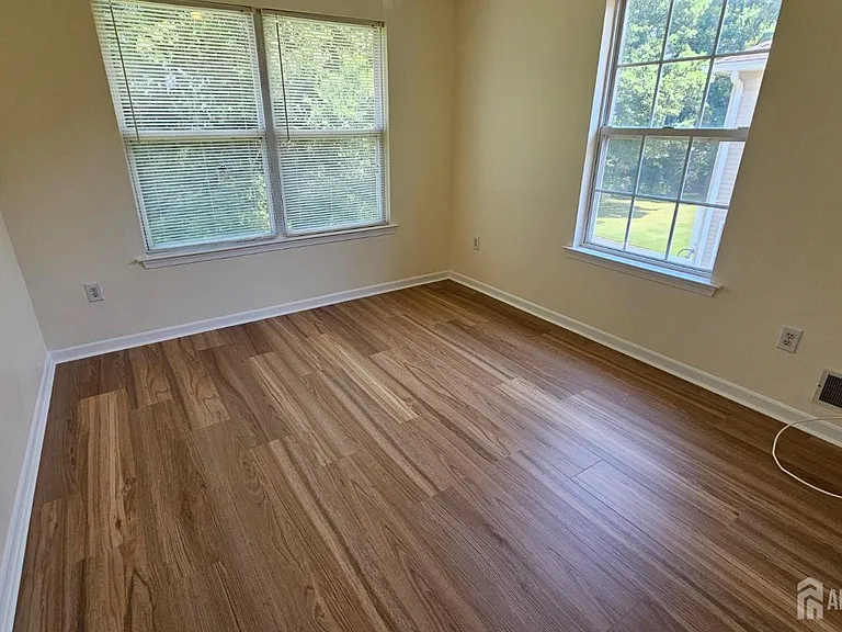 405 Cobblestone Ct — Photo 30