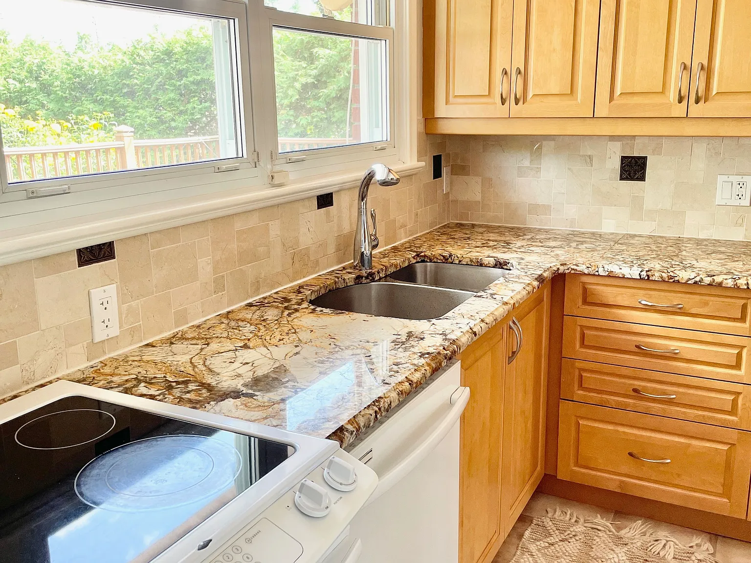 3 bed, $2,450 — Photo 2