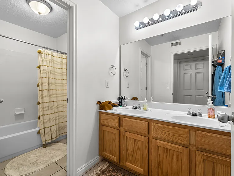 551 N 200 E #106 — Photo 6