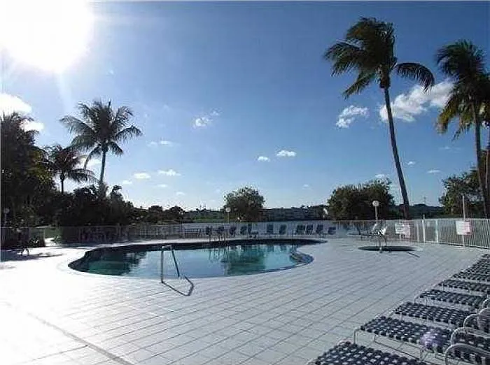 2 bed, 1200 sqft, $1,900 — Photo 2