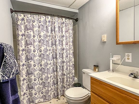 3rd image of 930 Jefferson St #3
